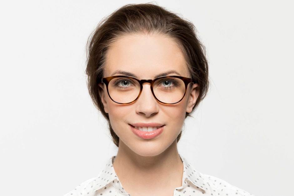 Roebling LBF eyeglasses in sazerac crystal on female model viewed from front
